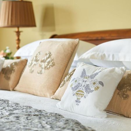 Heatons Guesthouse Дингъл Екстериор снимка