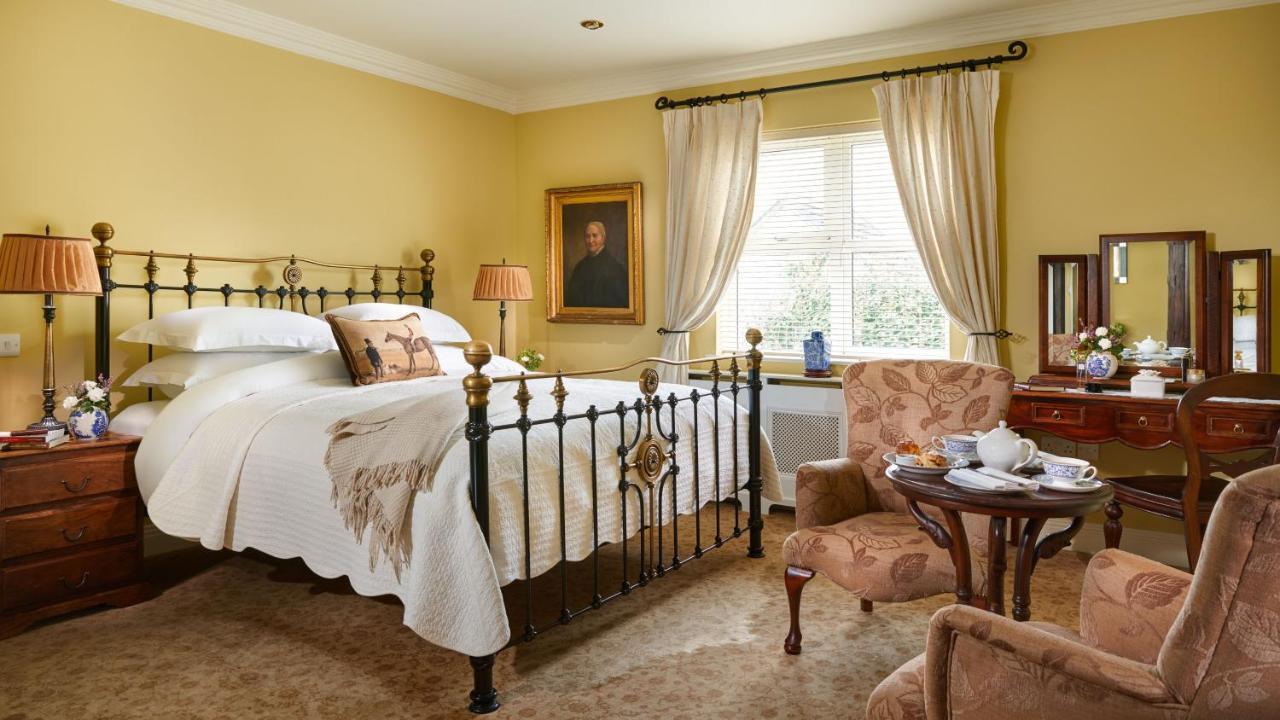 Heatons Guesthouse Дингъл Екстериор снимка